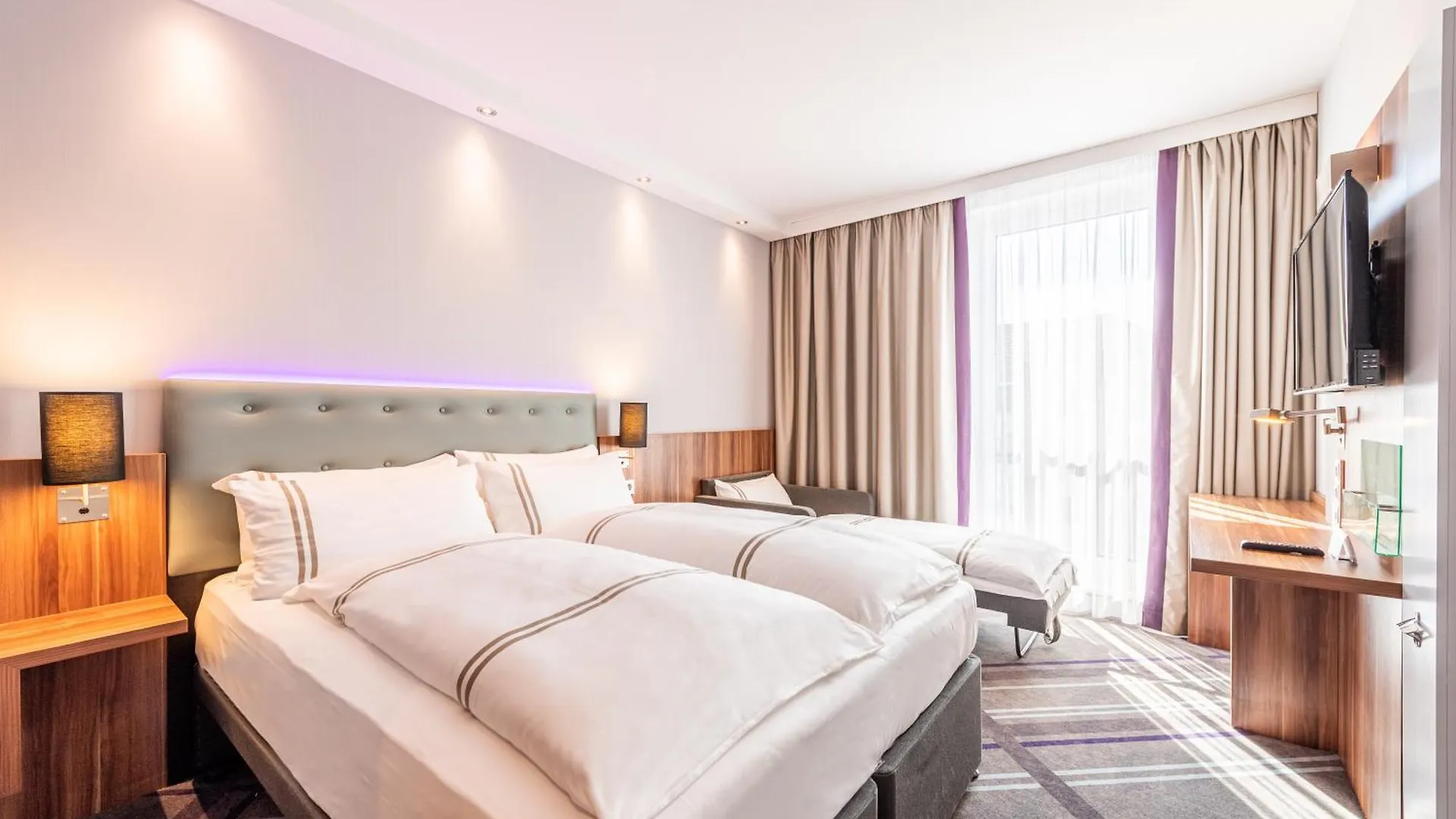 Отель Premier Inn Duesseldorf City Centre