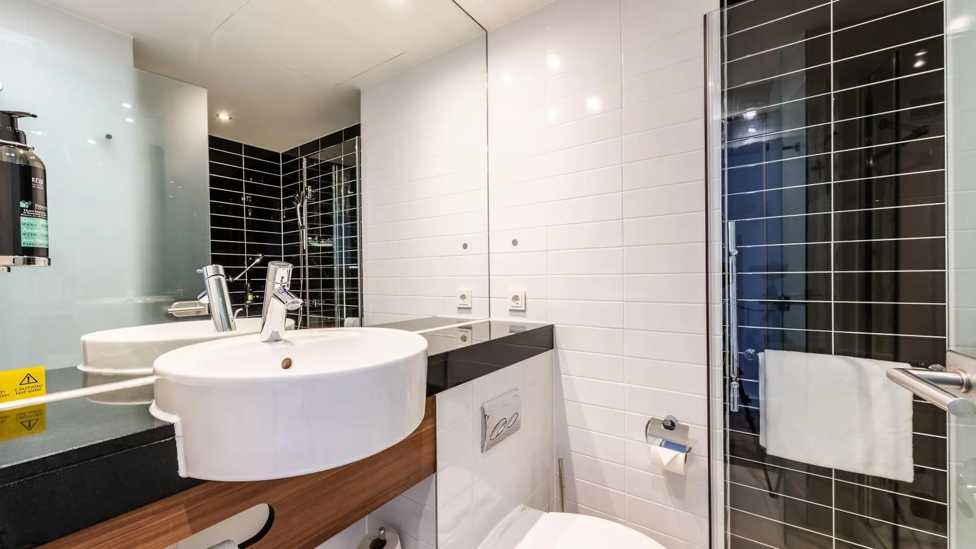 Отель Premier Inn Duesseldorf City Centre